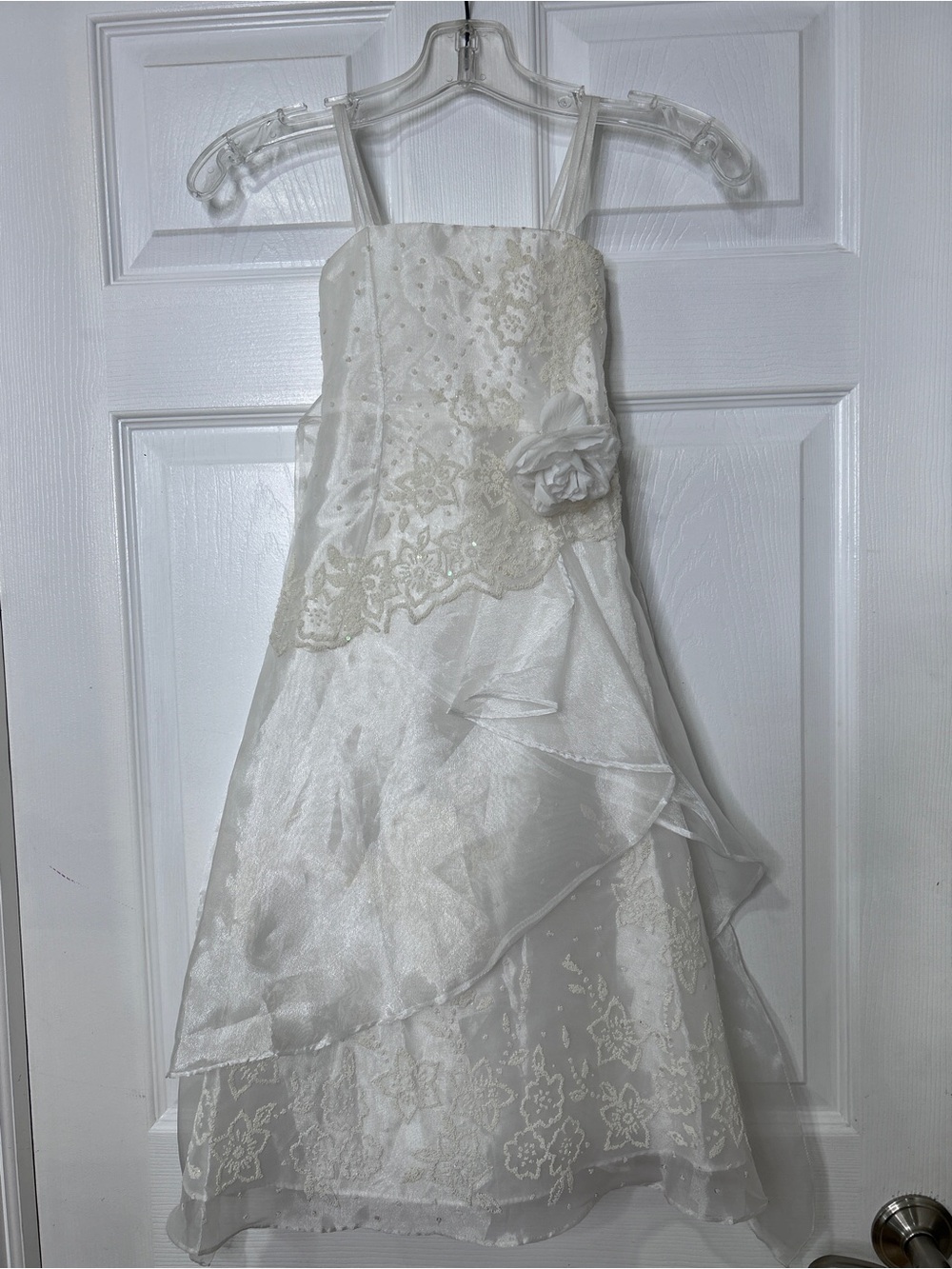 Girls Size 4 White Formal / Flower Girl Dress with Veil & Detachable Flower Pin